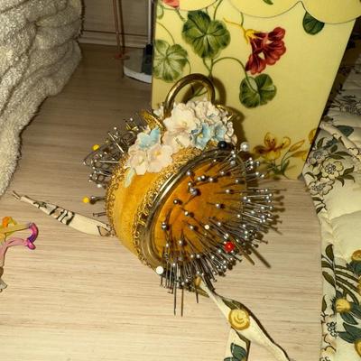 MB8-Towels, pincushion + extras