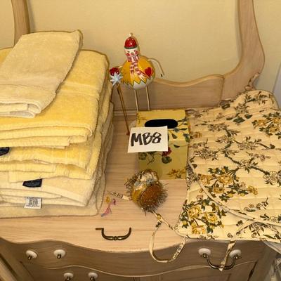 MB8-Towels, pincushion + extras