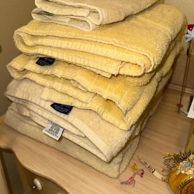 MB8-Towels, pincushion + extras