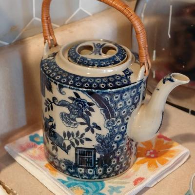 Asian Tea pot with bamboo handle