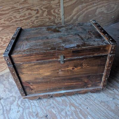 Wooden box bench with lid