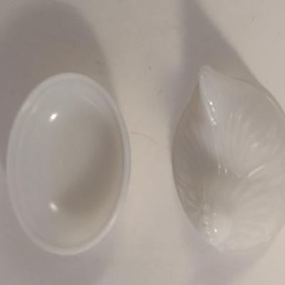 Sale Photo Thumbnail #670: Miniature Milk Glass Nesting Hen- Approx 4 3/8" Wide