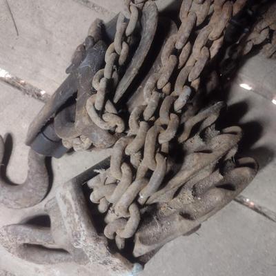 Pair of Metal Pulleys Includes Chain