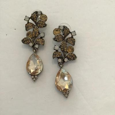 Sale Photo Thumbnail #131: Very nice fashion, statement earrings. Please see attached photos.