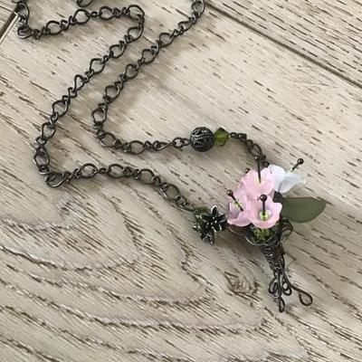 Beautiful Vintage flower Bouquet necklace