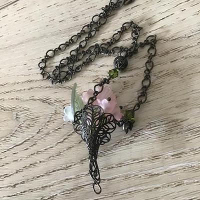 Beautiful Vintage flower Bouquet necklace
