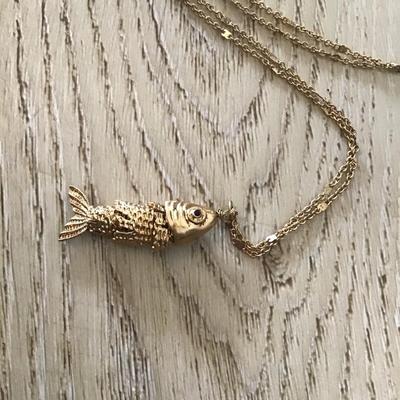 Vintage articulating, gold tone, fish pendant on gold tone, chain necklace