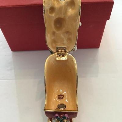 Sale Photo Thumbnail #144: Beautiful, vintage, royal gem collection Christmas sleigh trinket box. Please see attached photos.