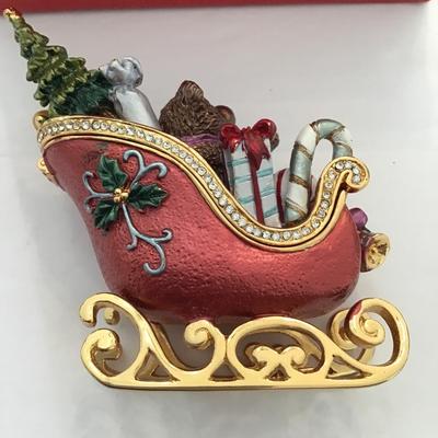 Sale Photo Thumbnail #146: Beautiful, vintage, royal gem collection Christmas sleigh trinket box. Please see attached photos.