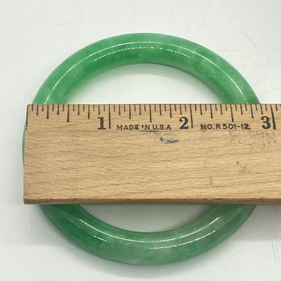 LOT 4: Pretty Vintage Thick Jade Bangle Bracelet