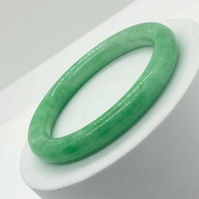 LOT 4: Pretty Vintage Thick Jade Bangle Bracelet