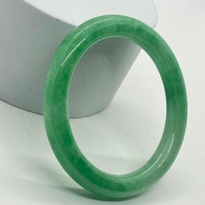 LOT 4: Pretty Vintage Thick Jade Bangle Bracelet