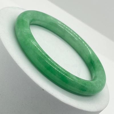 LOT 4: Pretty Vintage Thick Jade Bangle Bracelet