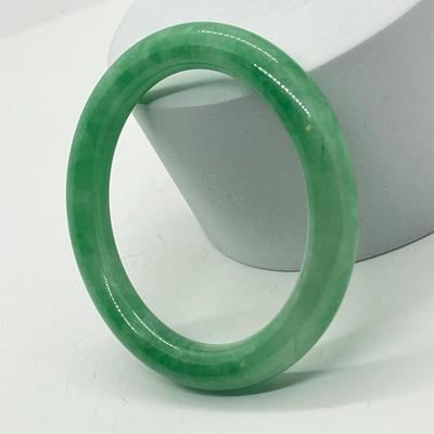 LOT 4: Pretty Vintage Thick Jade Bangle Bracelet