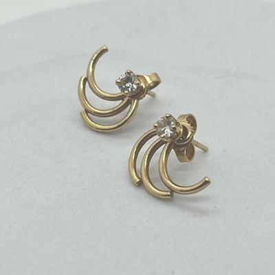 LOT 8: 14K Yellow Gold Pierced Earrings - 1.6 GTW