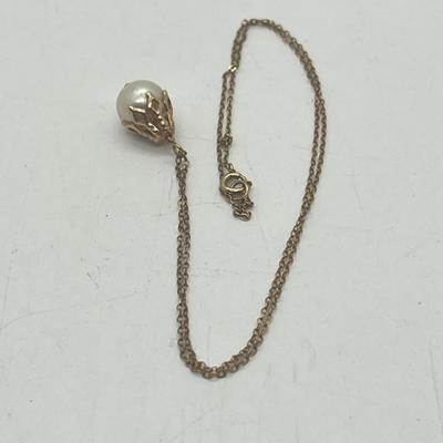 LOT 10: 14K Yellow Gold 13" Necklace with Pearl Pendant and Pearl Stud Earrings - 2.0 GTW