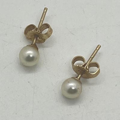 LOT 10: 14K Yellow Gold 13" Necklace with Pearl Pendant and Pearl Stud Earrings - 2.0 GTW