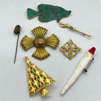 LOT 20: Vintage Pins/Brooches - Richelieu and More!