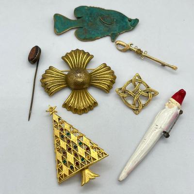 LOT 20: Vintage Pins/Brooches - Richelieu and More!