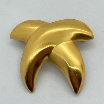 LOT 22: Vintage Gold Tone Brooch/Pin Collection