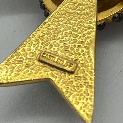 LOT 22: Vintage Gold Tone Brooch/Pin Collection