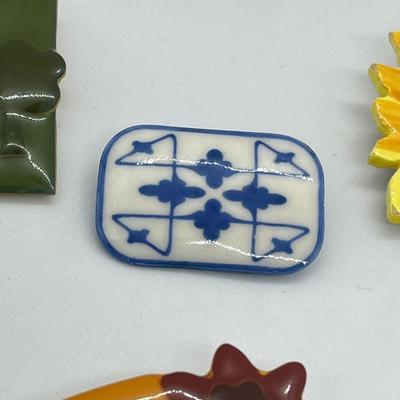 LOT 23: Adorable Vintage Brooch/Pin Collection