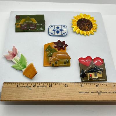 LOT 23: Adorable Vintage Brooch/Pin Collection