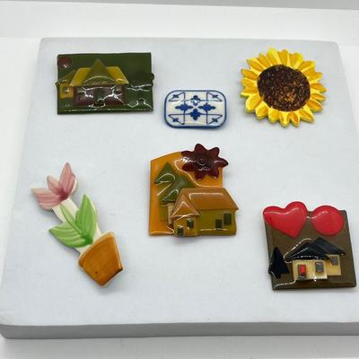 LOT 23: Adorable Vintage Brooch/Pin Collection