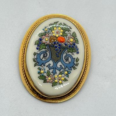 LOT 25: Pretty Vintage Brooch/Pin Collection - Lenox and More!