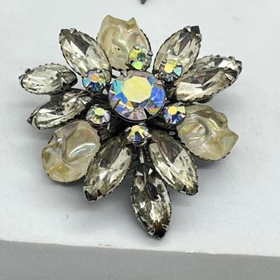 LOT 27: Vintage Brooches/Pins