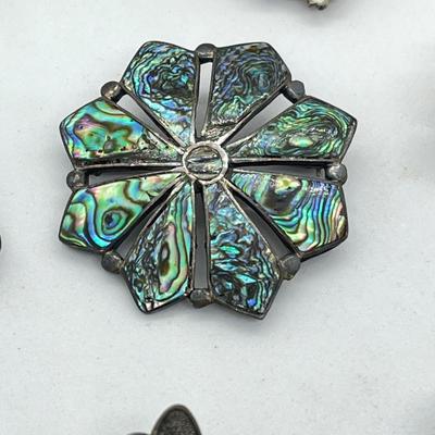 LOT 27: Vintage Brooches/Pins