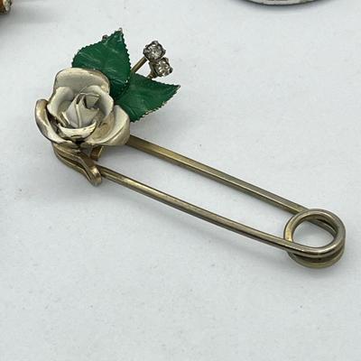 LOT 27: Vintage Brooches/Pins
