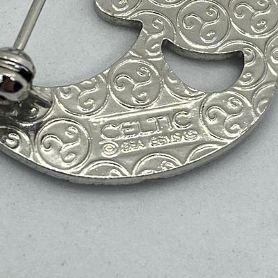 LOT 27: Vintage Brooches/Pins