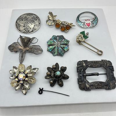 LOT 27: Vintage Brooches/Pins