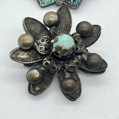 LOT 27: Vintage Brooches/Pins