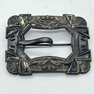 LOT 27: Vintage Brooches/Pins