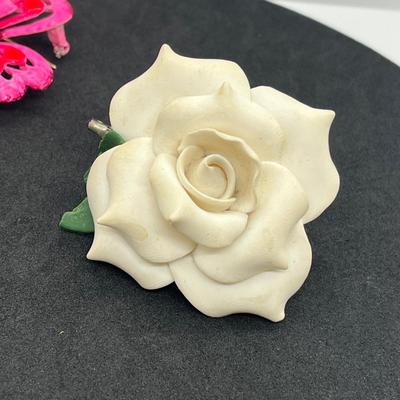 LOT 34: Beautiful Vintage Floral Brooches/Pins - Weiss and More!