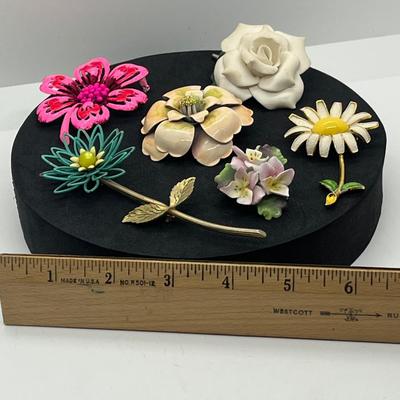 LOT 34: Beautiful Vintage Floral Brooches/Pins - Weiss and More!