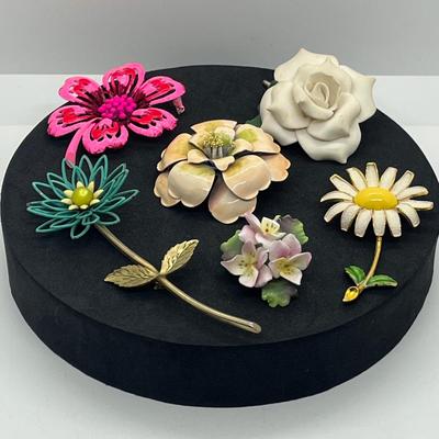 LOT 34: Beautiful Vintage Floral Brooches/Pins - Weiss and More!