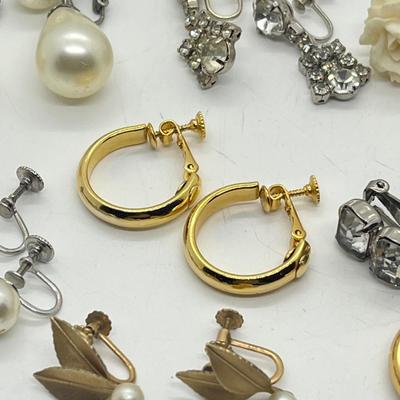 LOT 35: Pretty Vintage Pierced Earring Collection