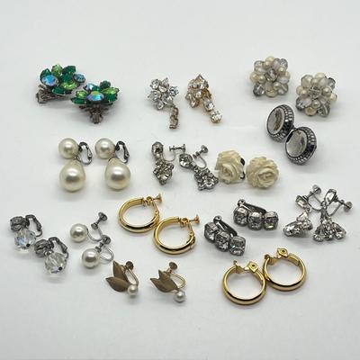 LOT 35: Pretty Vintage Pierced Earring Collection