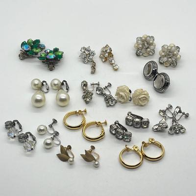 LOT 35: Pretty Vintage Pierced Earring Collection
