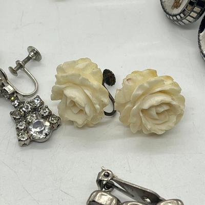 LOT 35: Pretty Vintage Pierced Earring Collection