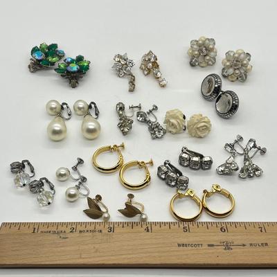 LOT 35: Pretty Vintage Pierced Earring Collection
