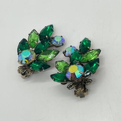 LOT 35: Pretty Vintage Pierced Earring Collection