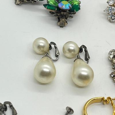 LOT 35: Pretty Vintage Pierced Earring Collection