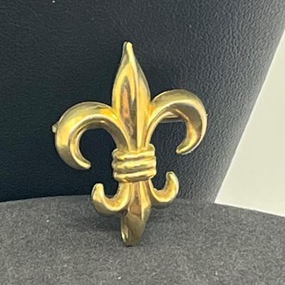 LOT 42: Gold Fill Jewelry Collection - Necklaces, Pendant and Pin