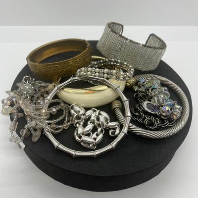 LOT 44: Vintage Bracelet Collection