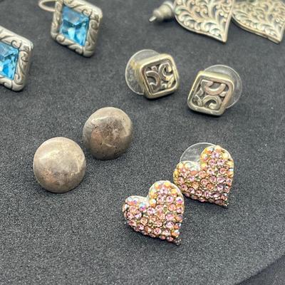 LOT 46: Vintage Pierced Earrings