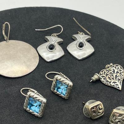 LOT 46: Vintage Pierced Earrings